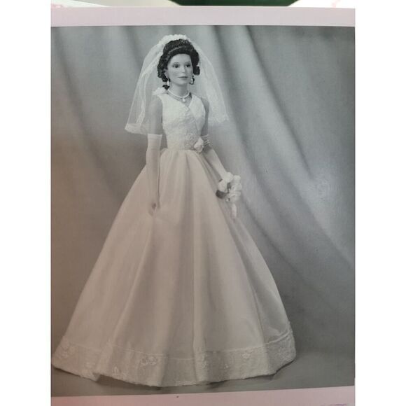 Ashton Drake Galleries Language of Wedding Flowers Camellia 20 in Bridal Doll - Picture 5 of 8